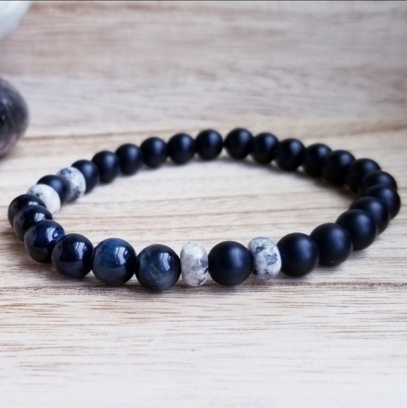 Blue Tiger Eye & Onyx Gemstone Bracelet - Picture 4 of 7